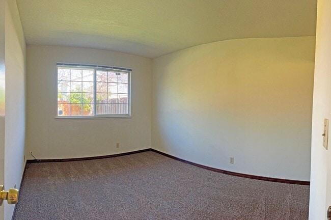 Building Photo - Beautiful Updated Home!