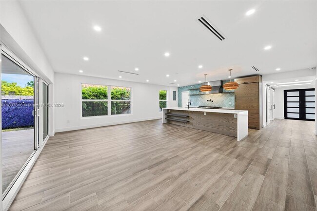 Building Photo - 7520 Hispanola Ave