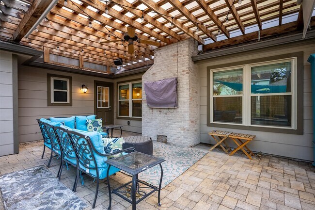 Building Photo - 14602 Oak Bend Dr