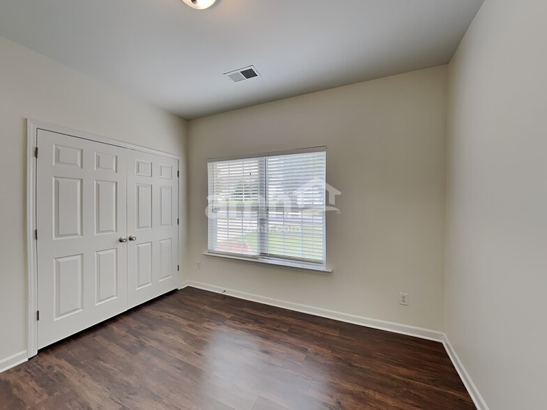 Building Photo - 13520 Planters Row Dr