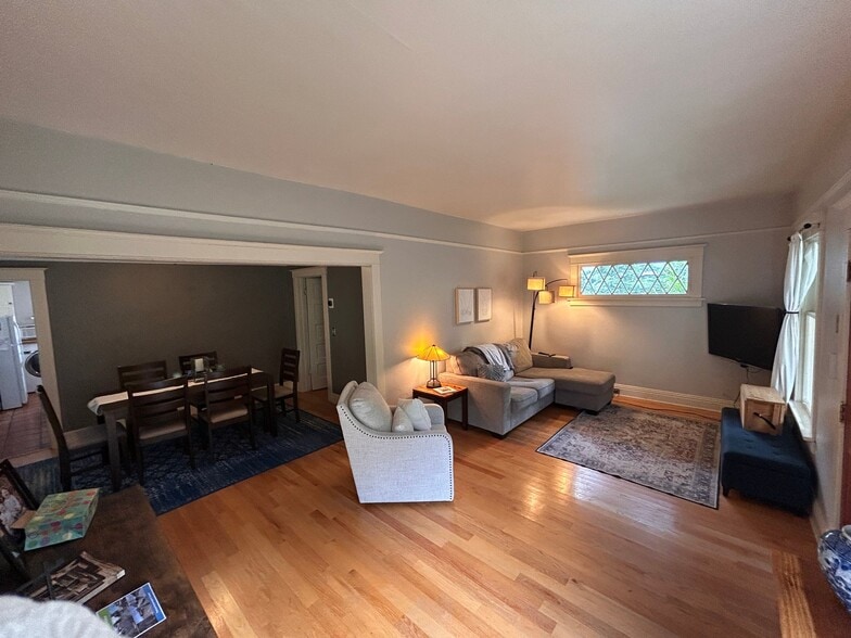 Building Photo - 919 N Lawrence St