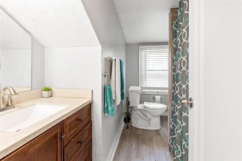 Building Photo - 939 E 3rd St