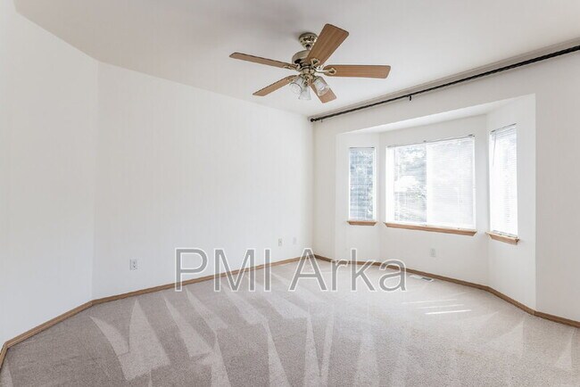 Building Photo - 10522 SE 264th St