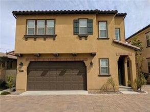 Building Photo - 3468 Villa Dr