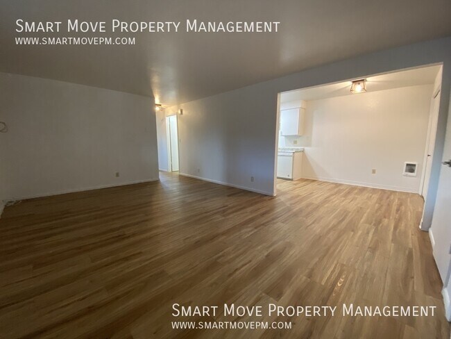 Building Photo - 2557 W Targee St
