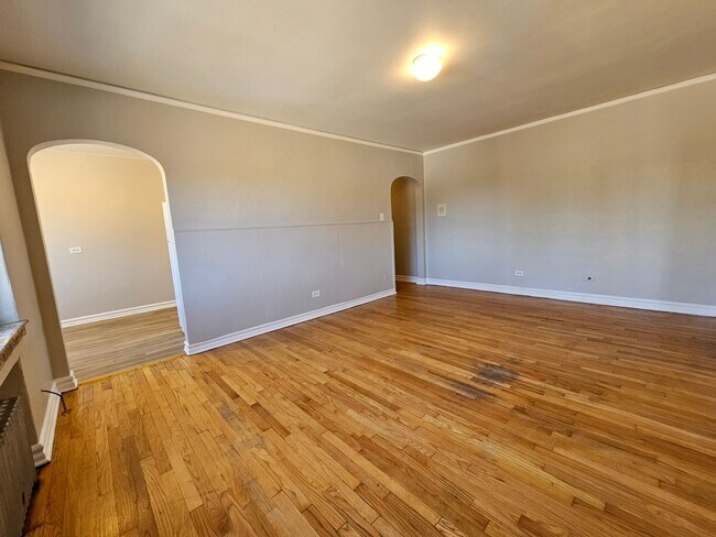 Building Photo - Charming Large 1 Bedroom in the Heart of the City