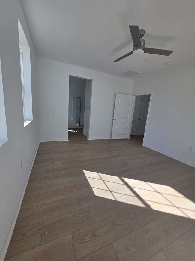 Building Photo - PRICE REDUCTION!! Sycamore Heights Masterpiece "Spacious 3-Bedroom Condo  with 3 Full Baths 1588 ...