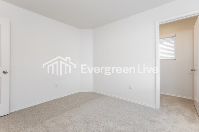 Building Photo - 24 Sourdough Crk Ln