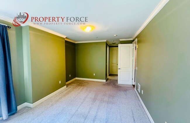 Building Photo - Beautiful 2 Bed 2 bath Available with grea...