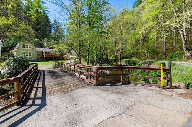 Building Photo - 9228 Big Laurel Rd