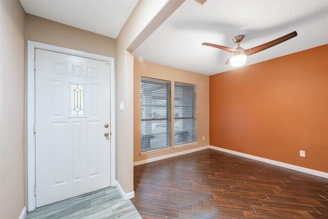 Building Photo - 123 Ballantrae Ln