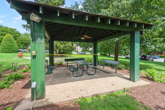 Building Photo - 2202 Washington Ave