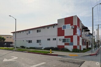 Building Photo - Paul Ling Apartments - Exposition