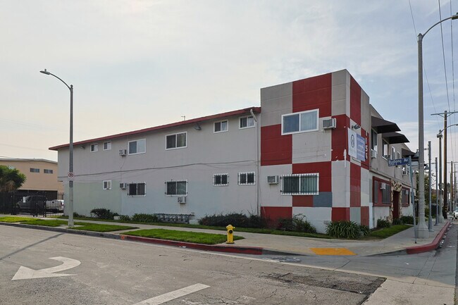 Primary Photo - Paul Ling Apartments - Exposition