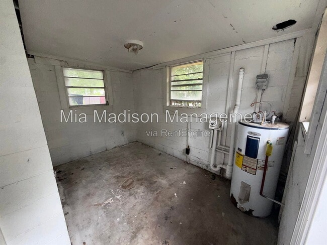 Building Photo - 914 Bowden St