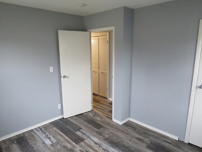Building Photo - 2664 Shelly Dr