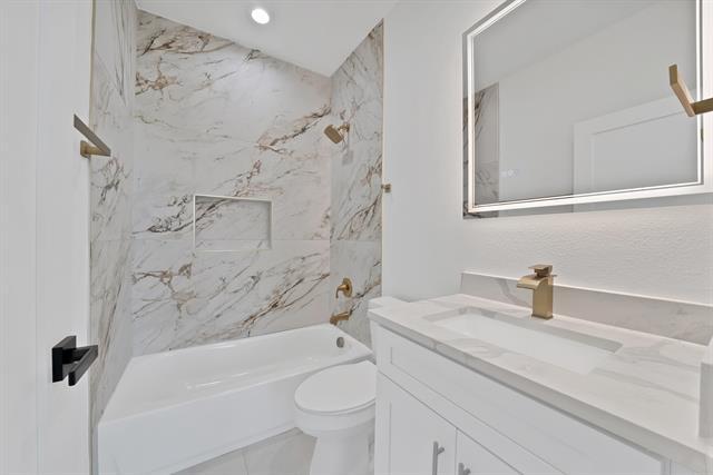 Building Photo - 7207 Mohawk Dr