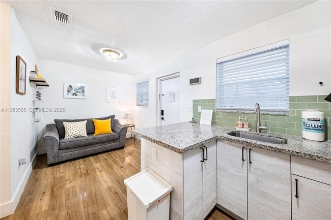 Building Photo - 237 38th St