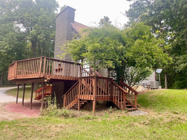 Building Photo - Unique 4 Bedroom Home on Dead-End Road w/ 6 Acres