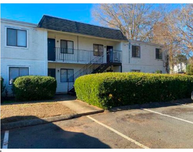 Building Photo - Spacious, affordable two bedroom townhouse just minutes from shopping and dining in Gastonia!