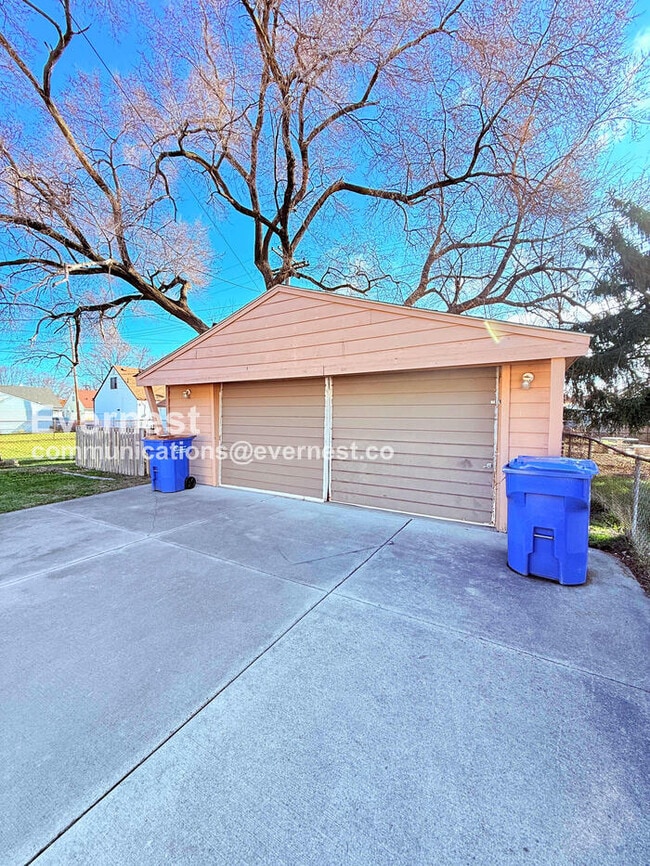 Building Photo - 24612 Berry Ave