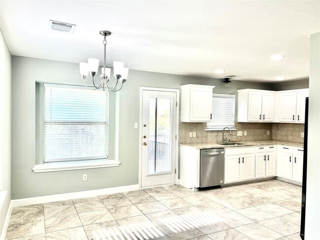 Building Photo - 10516 Dunham Forest Rd