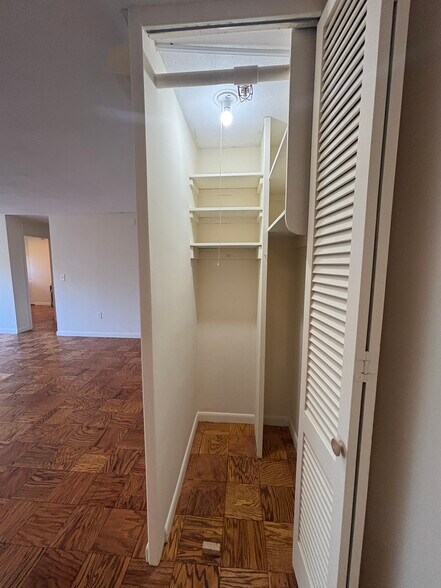 Building Photo - 16 Monmouth Ct