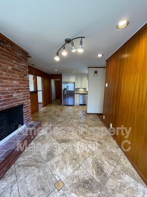 Building Photo - 5147 S Toledo Ave