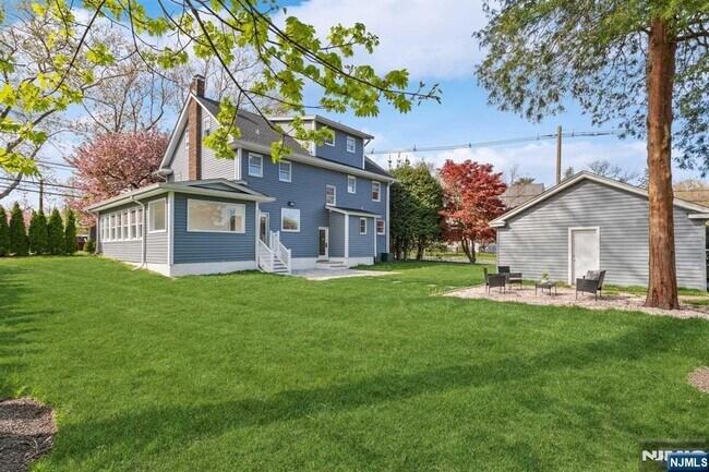 Building Photo - 648 East St