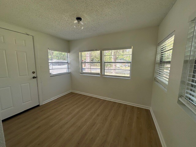 Building Photo - Renovated 3 Bedroom Home Near Riverside And Avondale