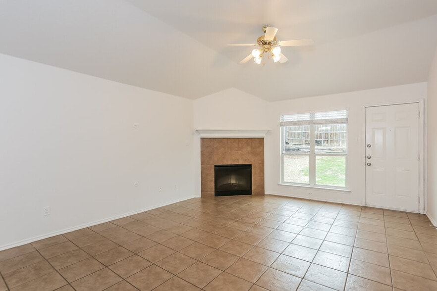 Building Photo - 509 Tweeter Dr