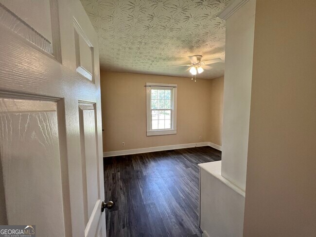 Building Photo - 601 Askew Ave