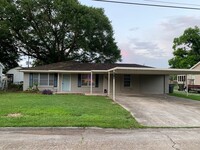 Building Photo - 930 Azalea St