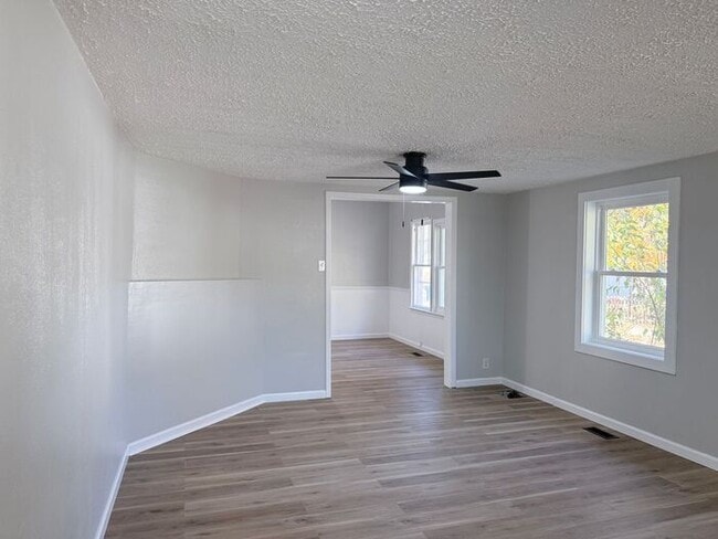 Building Photo - Newly Remolded 2 Bedroom Home on the South...