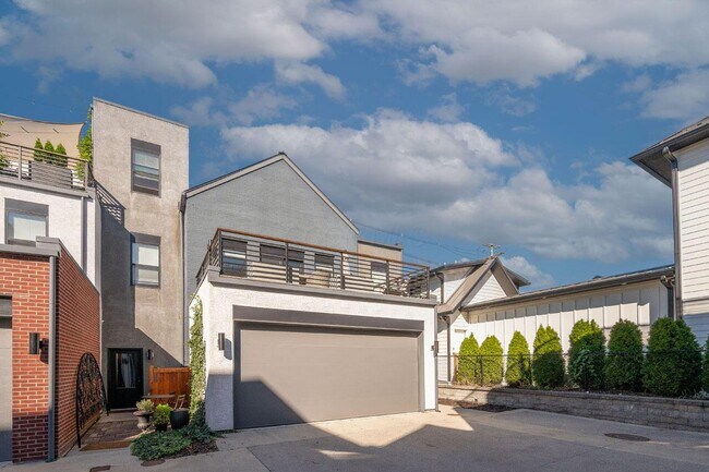 Building Photo - 598 Lathrop St