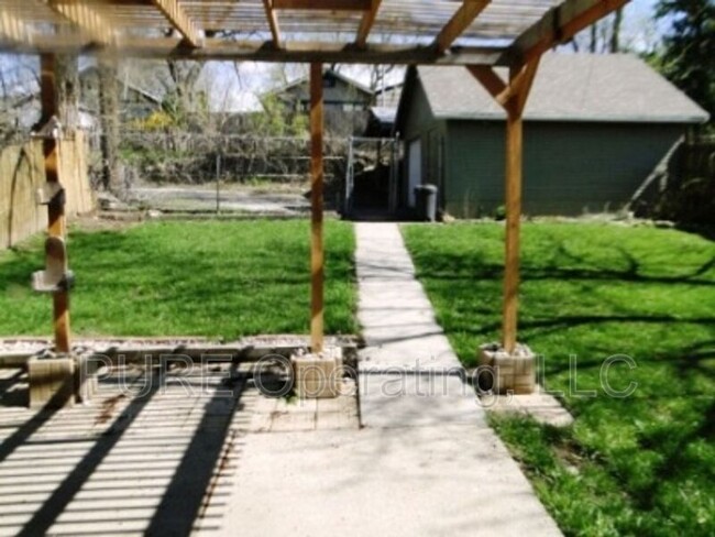 Building Photo - 1009 N 49th Ave