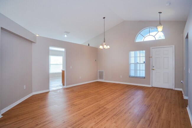Building Photo - 10815 Lakeside Vista Dr