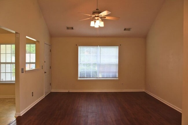 Building Photo - 132 Bluelake Blvd