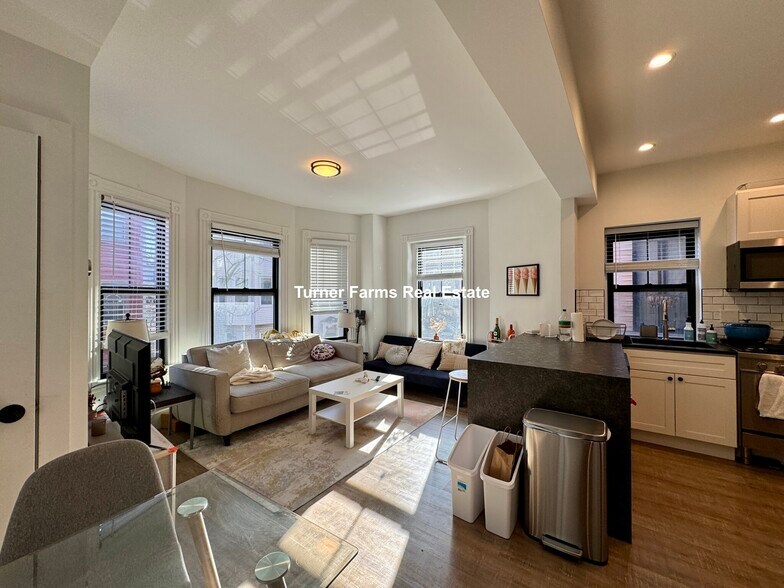 Building Photo - 1510 Tremont St