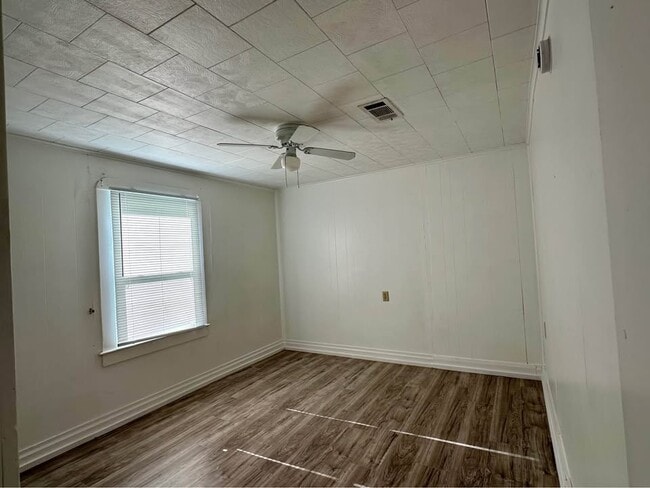 Building Photo - 648 Ave H