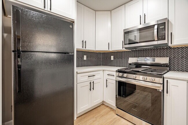 Building Photo - Charming Home in a Prime Atlanta Location