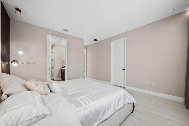 Building Photo - 4642 Pinehurst Trl W