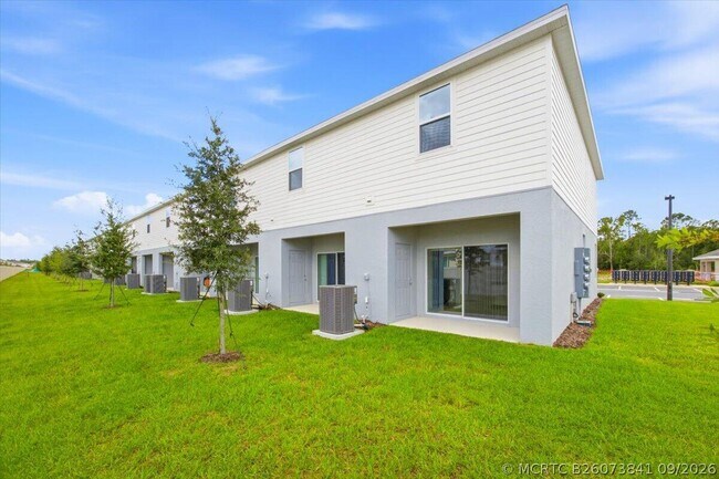 Building Photo - 2874 Skyline Lp