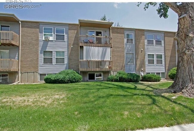 Building Photo - CHARMING 1 Bed 1 Bath Condo Near Downtown Louisville!