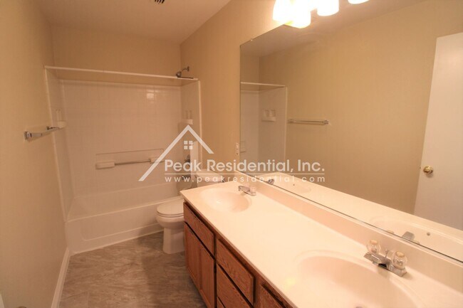 Building Photo - Updated 4bd/2ba Elk Grove Home with 2 Car Garage