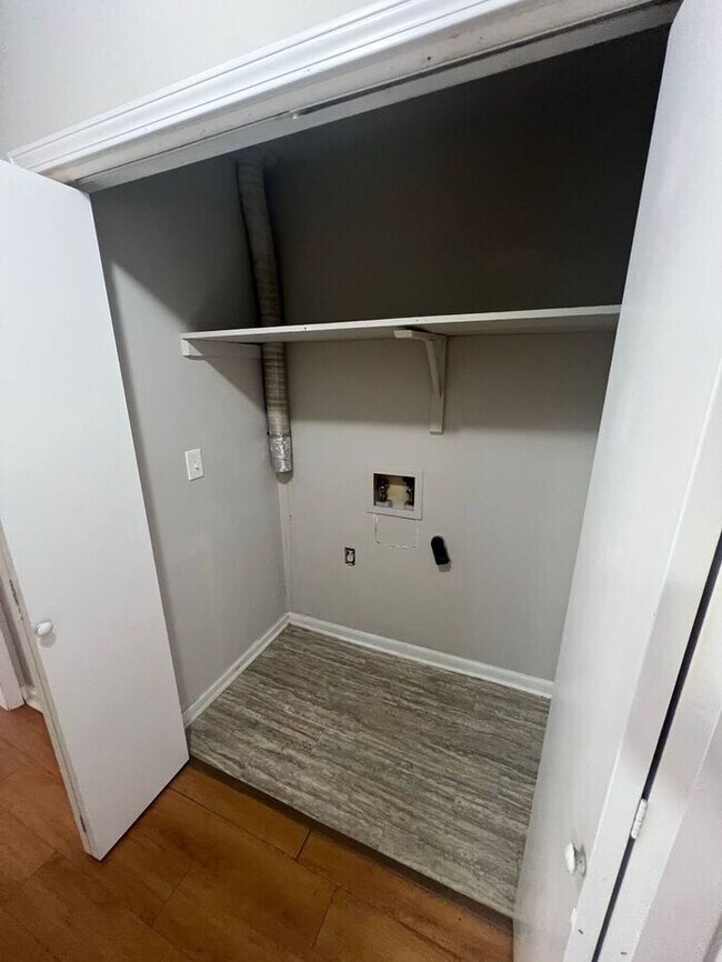 Building Photo - Ready Now!!! Cozy ranch 2 bedroom 1.5 bathroom duplex in Snellville!