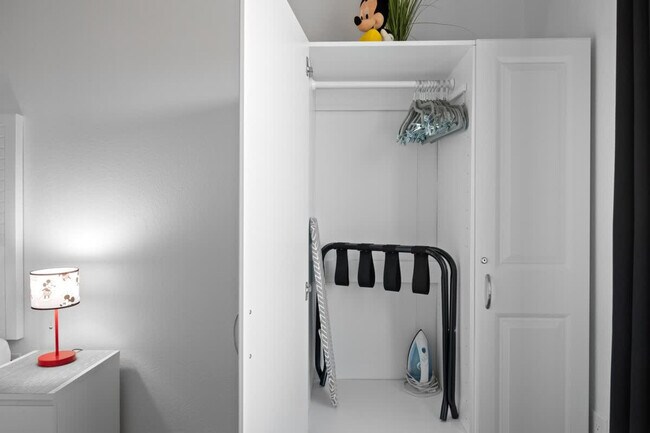 Building Photo - 8303 Palm Pkwy