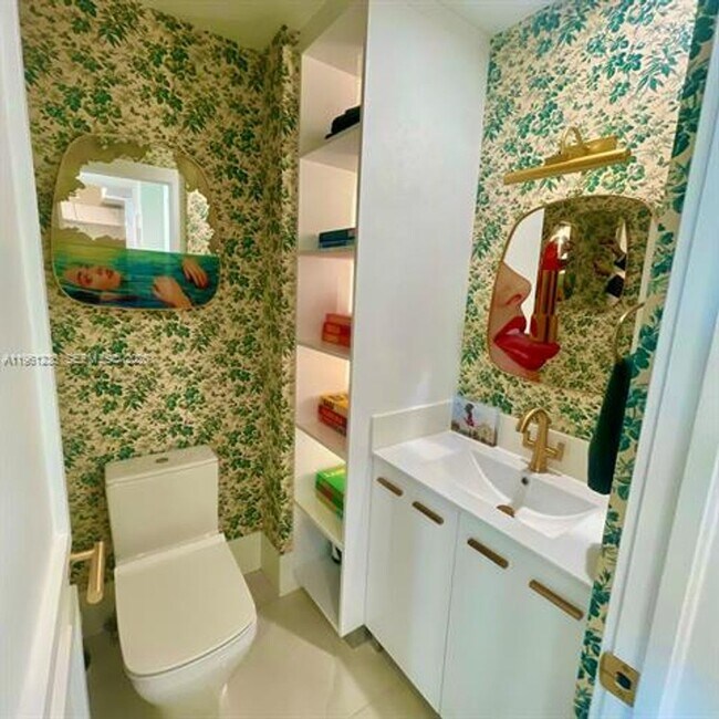 Building Photo - 888 Brickell Key Dr