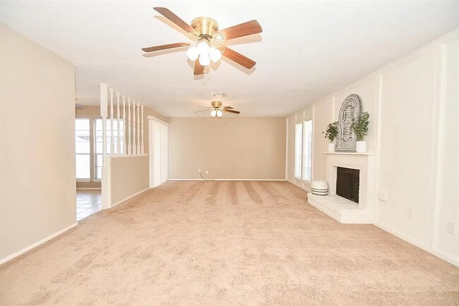 Building Photo - 10807 Sugar Hill Dr