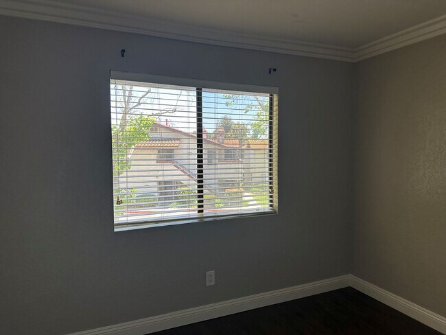 Building Photo - SHADOWRIDGE UPGRADED CONDO WITH GARAGE